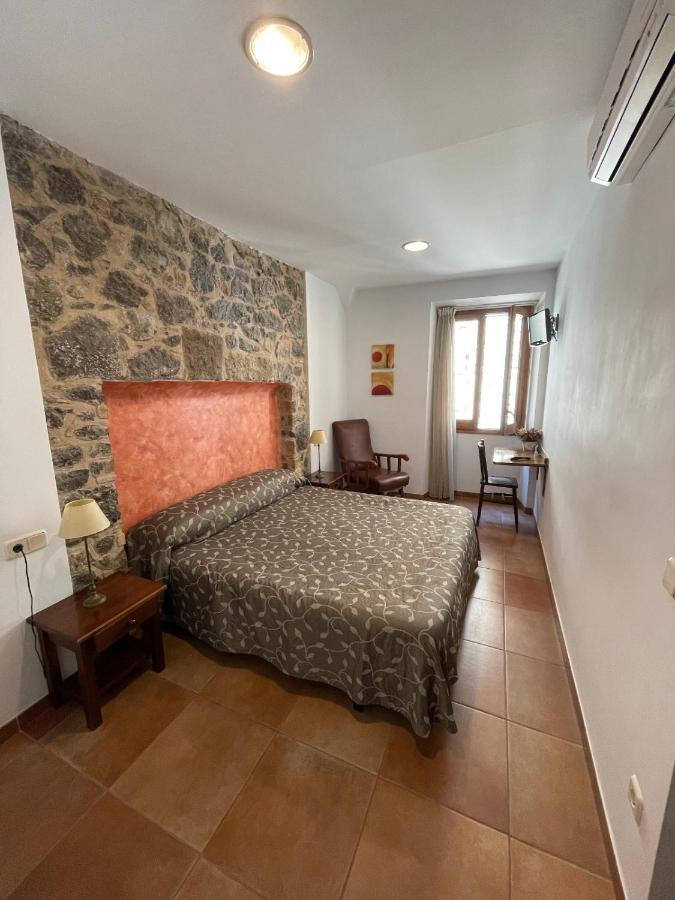 Fonda Mitja Hotel Torroella De Montgri Bagian luar foto